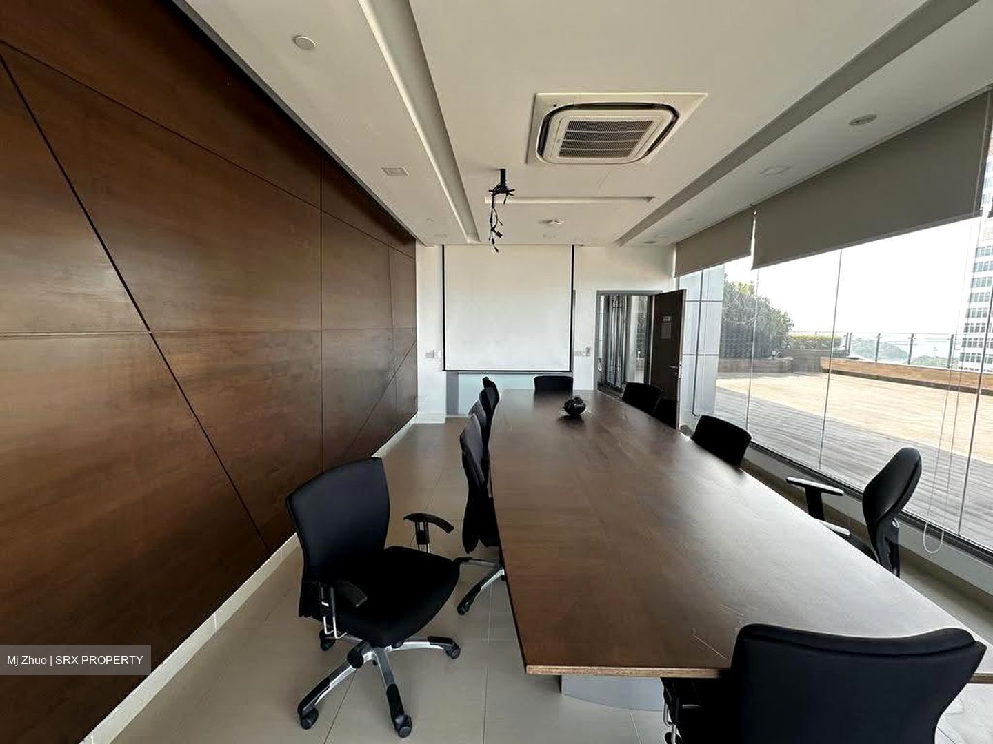 Fragrance Empire Building (D5), Office #624903491